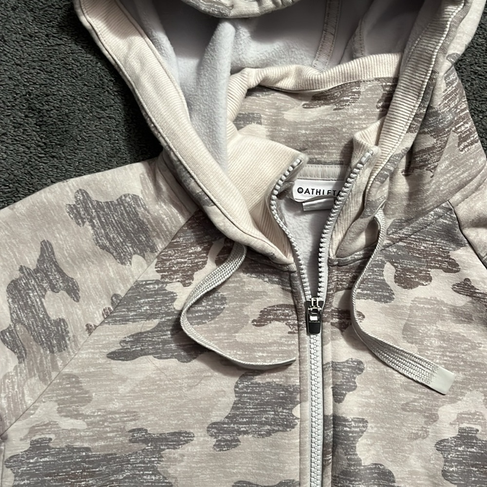 Athleta Triumph Hoodie in Gypsum Camo - Picture 7 of 14